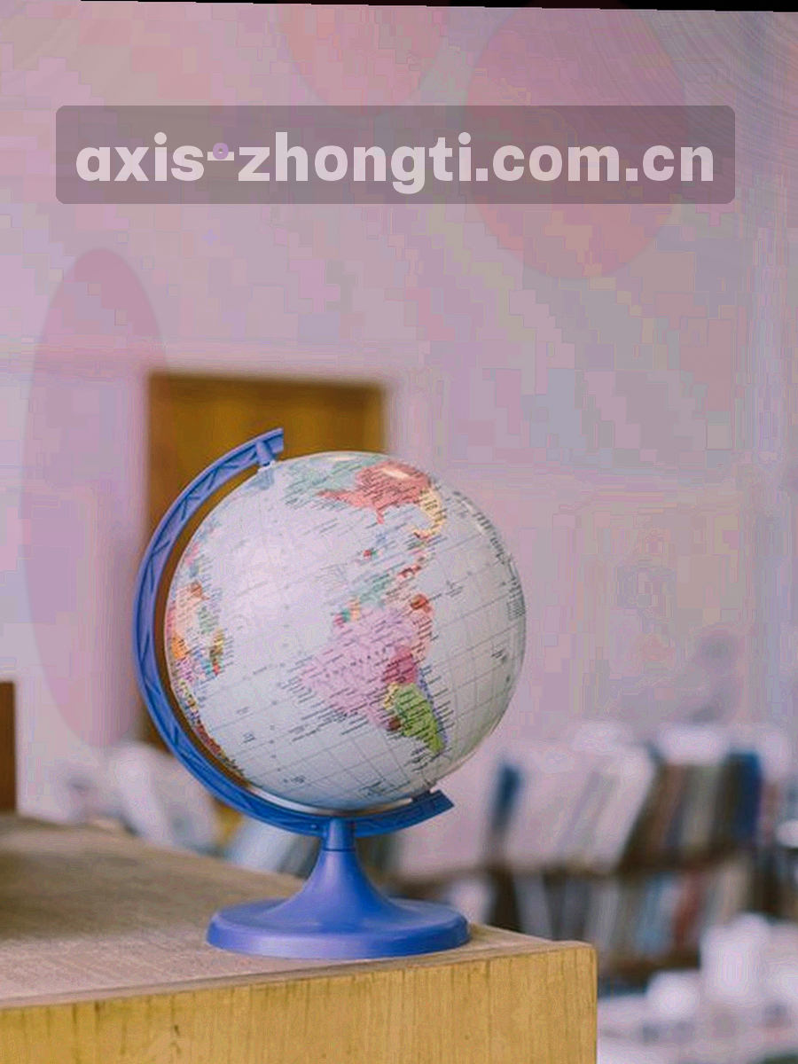 中轴建筑意象的竖幅画面，对称门洞沿轴线向纵深延伸，两侧留白